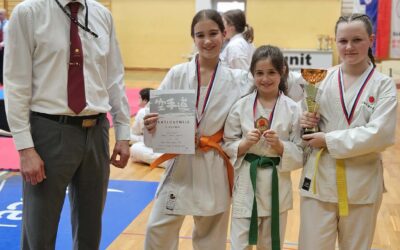 Lara Naia in Elena uspešni na državnem prvenstvu v karateju